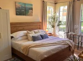 Modern Vacation Studio Minutes Away From The Parks