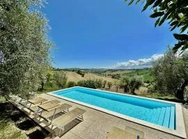 Historic farmhouse on the Senigallia hills