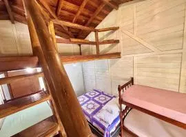 Casa de 2 quartos e 1 mezanino na ilha do Mel próximo ao mar