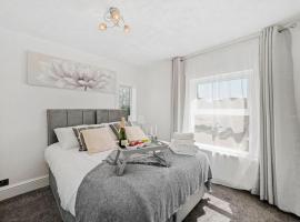 Lovely 2 Bed Home In Bletchley Milton Keynes，位于布莱奇利的酒店