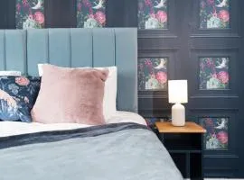 Stylish 4 bed - Contractor Stays, Wi-fi, Plenty of Parking