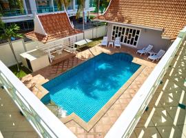 Big area!! Cozy Beach pool villa 5 private bedrooms，位于南芭堤雅的酒店