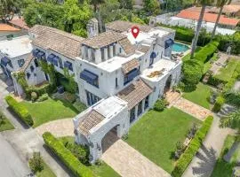 Lovely Andalusian Villa: Nature History Combined