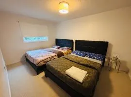 Mississauga Family Suite for 4- 10 minutes to Sheridan, Amazon Warehouse, Plaza, Go