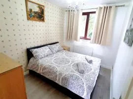 Manchester cosy 2-Bedroom Apartment Free WIFI and Parking