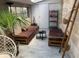 Maison pierre vue sur vignoble，位于Labarde的酒店