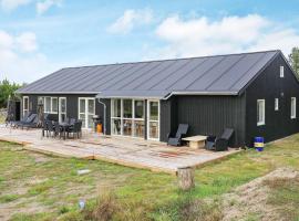 8 person holiday home in Jerup，位于耶鲁普的酒店