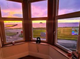 Girvan - Sea View Beach Access Apartment，位于格文的酒店