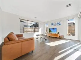 Charming Cozy Stylish Unique Retreat, Steps from Alira Village Mall, Park