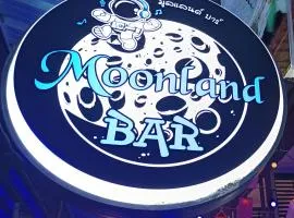 Moonland Bar and Hostel