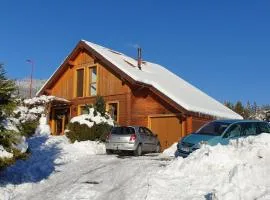 Chalet avec mezzanine 4 étoiles, Saint Mamet, jusqu'à 10 couchages, proche du lac de Gérardmer des commerces et des pistes de ski dans un quartier calme