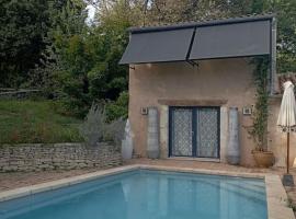 maisonnette provençale piscine le petit colibri，位于Les Cordiers的酒店