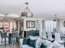 Luxury home with Harbour Views in Poole，位于浦耳的酒店