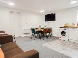 Green Suite - Central - Sleeps 6