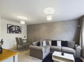 Modern 2 bed city apartment with private parking