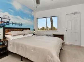 Studio Suite Queen Bed Kitchen Walk In Shower #5