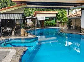 Separate house with swimming pool，位于清迈的酒店