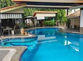 Separate house with swimming pool