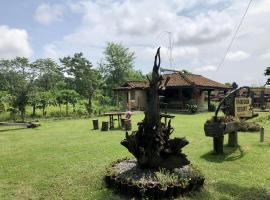 Tharu Gau Resort，位于Kawasoti的酒店