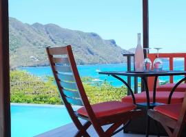 Flamingo Bequia - 4 BR Villa including Cottage，位于Port Elizabeth的度假屋