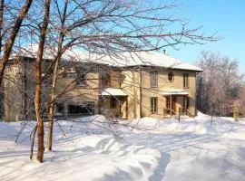 Blue Hill Pool spa game room mountain view