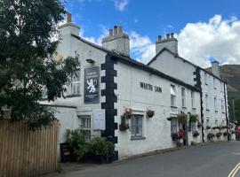 The White Lion Inn，位于彭里斯的酒店