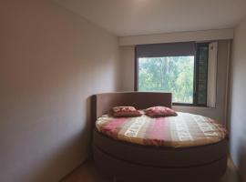 Private room near Espoo keskus railwaystation with free parking，位于埃斯波的酒店