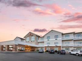 Best Western Plus Dutch Haus Inn and Suites，位于Columbiana的酒店