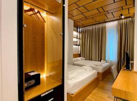 Crown Boutique Hotel，位于都拉斯的酒店