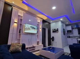 JKA 1-BEDROOM-Apt 24HRS POWER Unlimited WIFI , GARDEN PATIO AREA,FREE DAILY HOUSEKEEPING，位于拉各斯的酒店