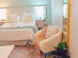 Sea Breeze Manor - Aqua Unit