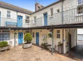 Centrally located, beautifully presented apartment