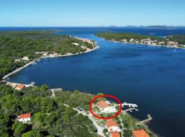 Apartments by the sea Veli Rat, Dugi otok - 438，位于韦利拉特的酒店