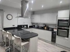 Beautiful AND Cosy -Home Sweet Home