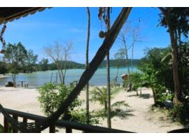 Mangrove Beach Bungalows，位于高龙撒冷岛的山林小屋