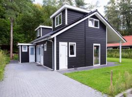 Cottage with garden at Utrechtse Heuvelrug，位于雷嫩的酒店