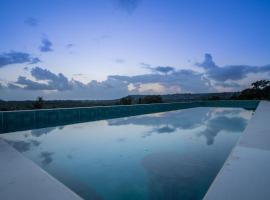 ELIVAAS 1 BHK with Jacuzzi & Lift - Kamerios Brisa，位于Goa的公寓