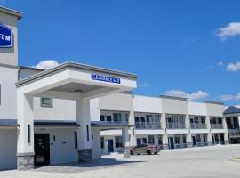 Platinum Inn 99 and Morton Ranch，位于凯蒂的酒店