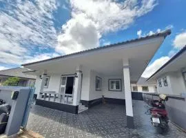 3-Bedroom Chiang Mai House with Parking & Garden