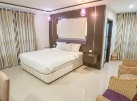 Front One Parama Su Hotel Palu