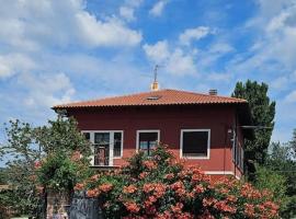 La Casa Rossa affittacamere，位于卡伊罗蒙泰诺泰的酒店