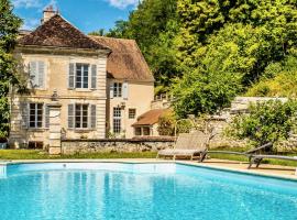 Gîte Château du Colombier - Piscine chauffée，位于Mailly-le-Château的酒店