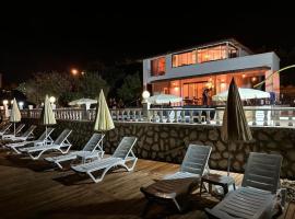 OtelOX Ayaş Beach Villa，位于梅尔辛的住宿加早餐旅馆