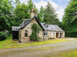 Red Squirrel Cottage, Family & Pet Friendly Adventure Retreat, Strathdon, Aberdeenshire，位于Towie的酒店