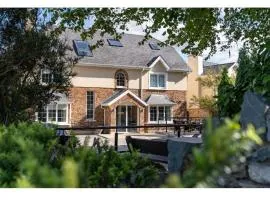 Central Entire House comprising 4 apartments