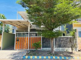 Griya Rumaisha San Cefila Residence B2 Jember，位于任抹的酒店