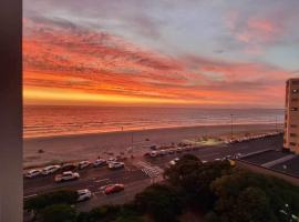 Beach sunset views，位于斯特兰德的酒店