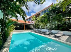 007 Surfhouse Bali，位于乌干沙的酒店