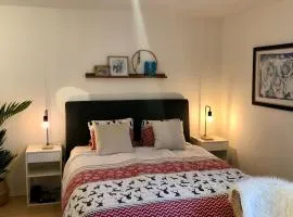 Ferienhaus Zulg-Doppelzimmer mit Gartenblick