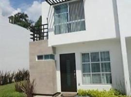 Casa en fraccionamiento con seguridad y 2 casas club con alberca se Factura，位于Santa Gertrudis的酒店